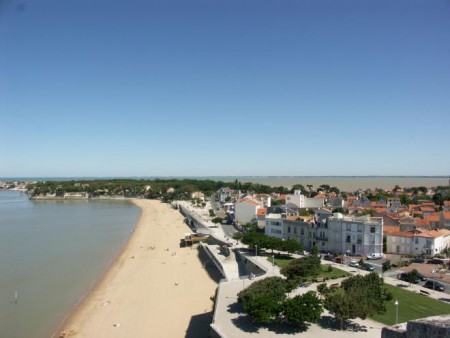 VUE SUR LE GRANDE PLAGE DU HAUT DES REMPARTS