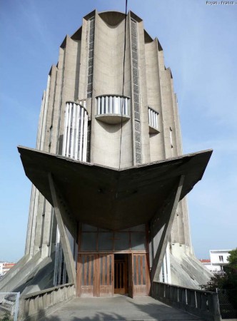 ENTRÉE DE L'ÉGLISE NOTRE DAME A ROYAN